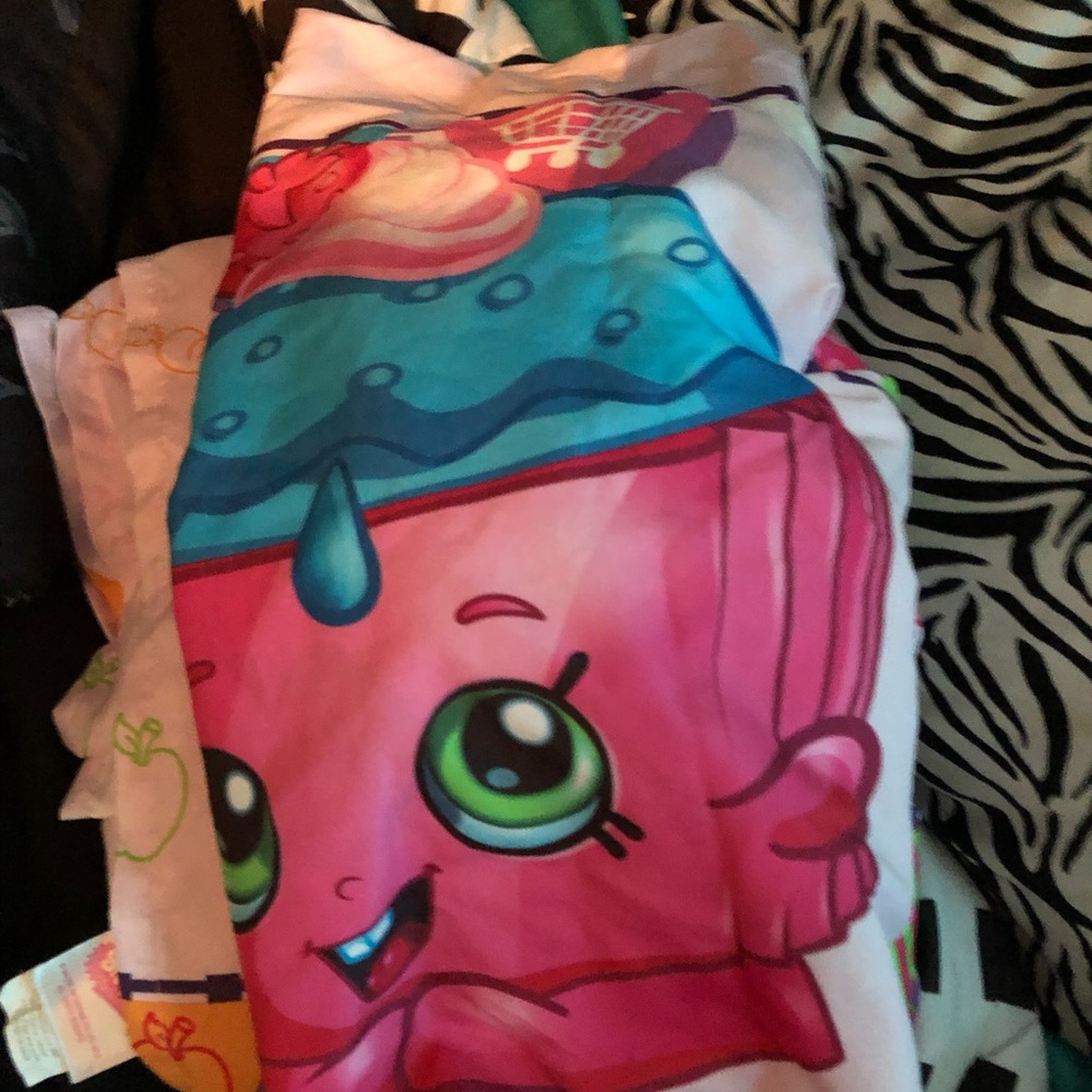 Shopkins full size sheets and pillow